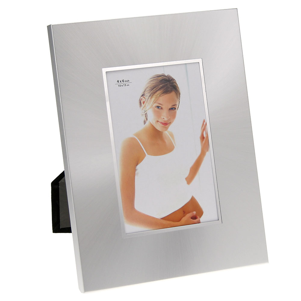 Sleek Photo Frame with Silver Border (4"x6")